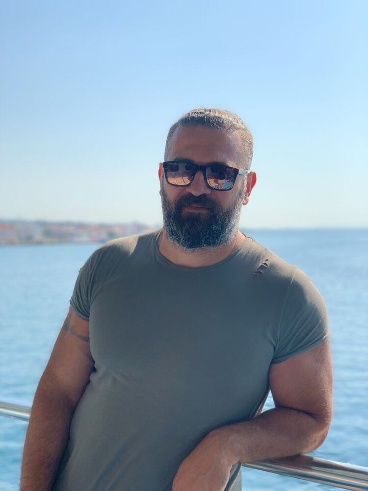  41882843  Vlad, 45 ,    