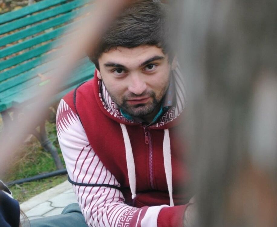  10502303  Emzar, 29 ,    