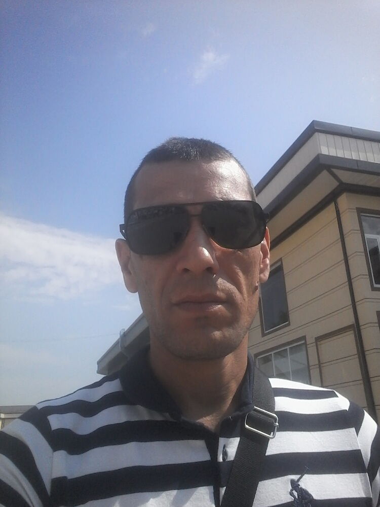  18842563  Alidjon, 41 ,    