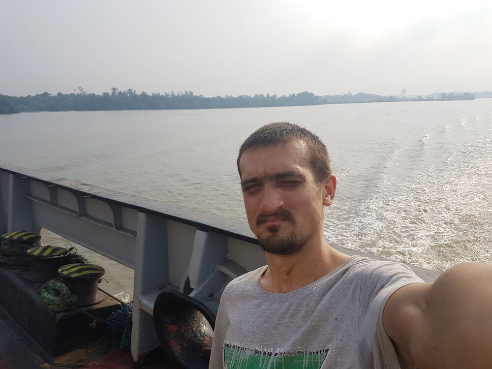  14939773  Aleksei, 37 ,    