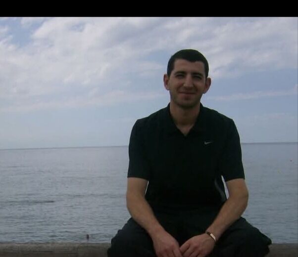  54147183  Grigor, 43 ,    