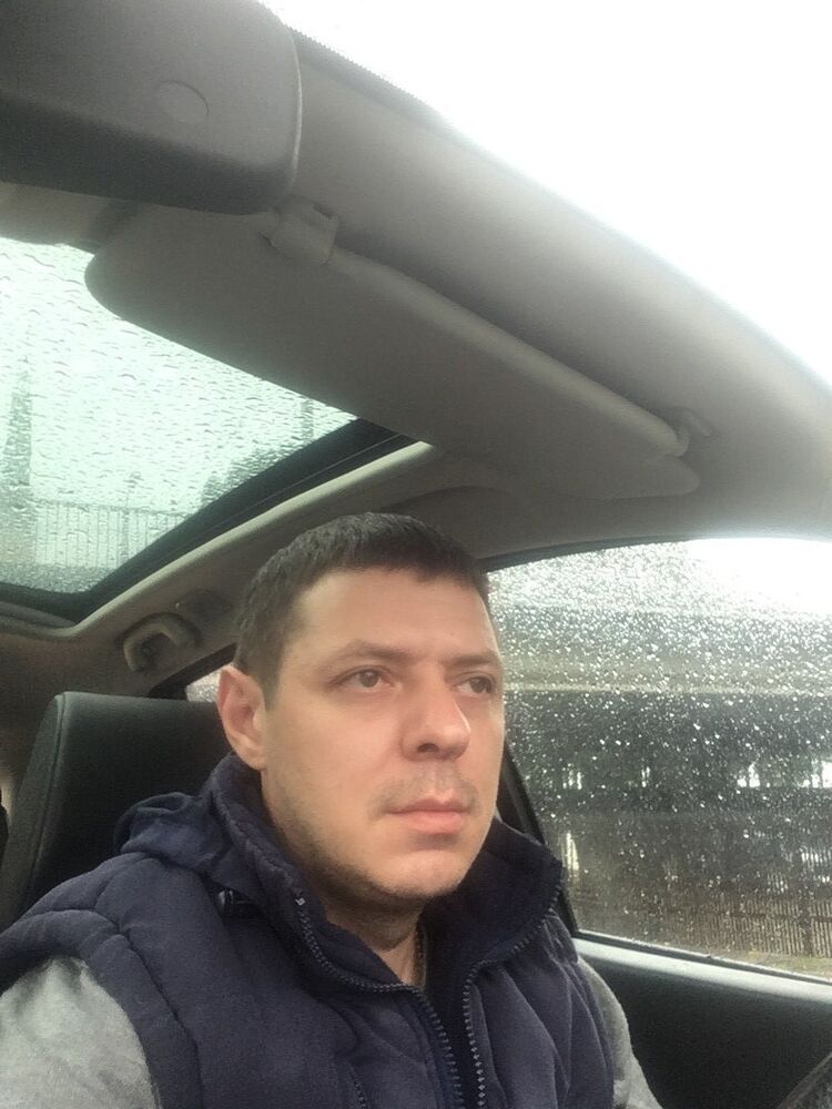  7979433  Andrej, 43 ,    