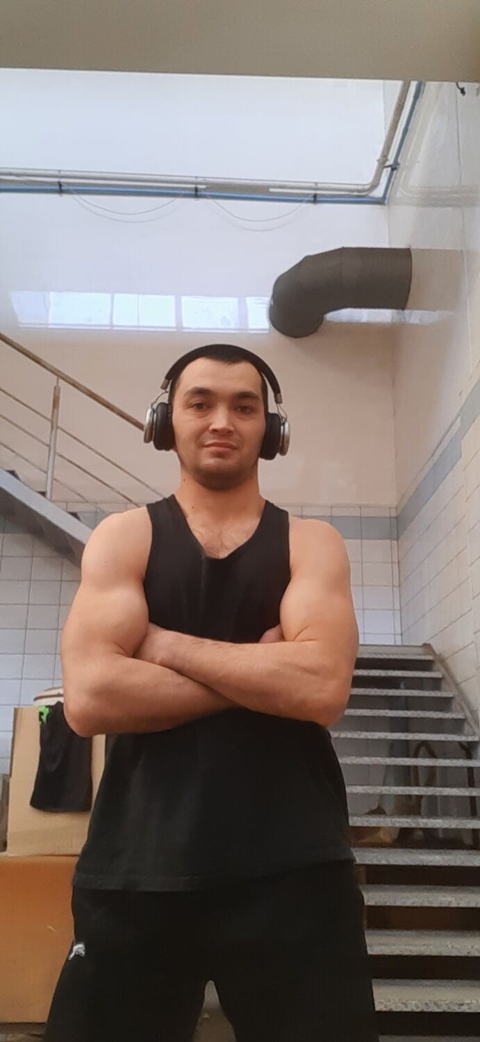  32137013  Ulugbek, 38 ,    