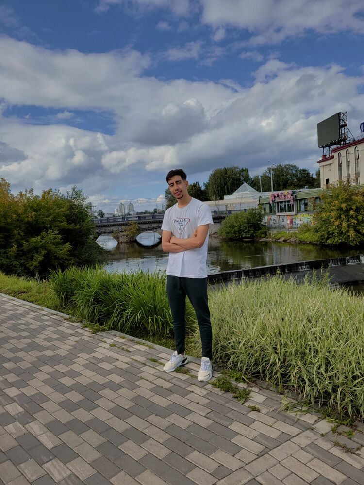  46155043  Tarek, 22 ,    Arronville
