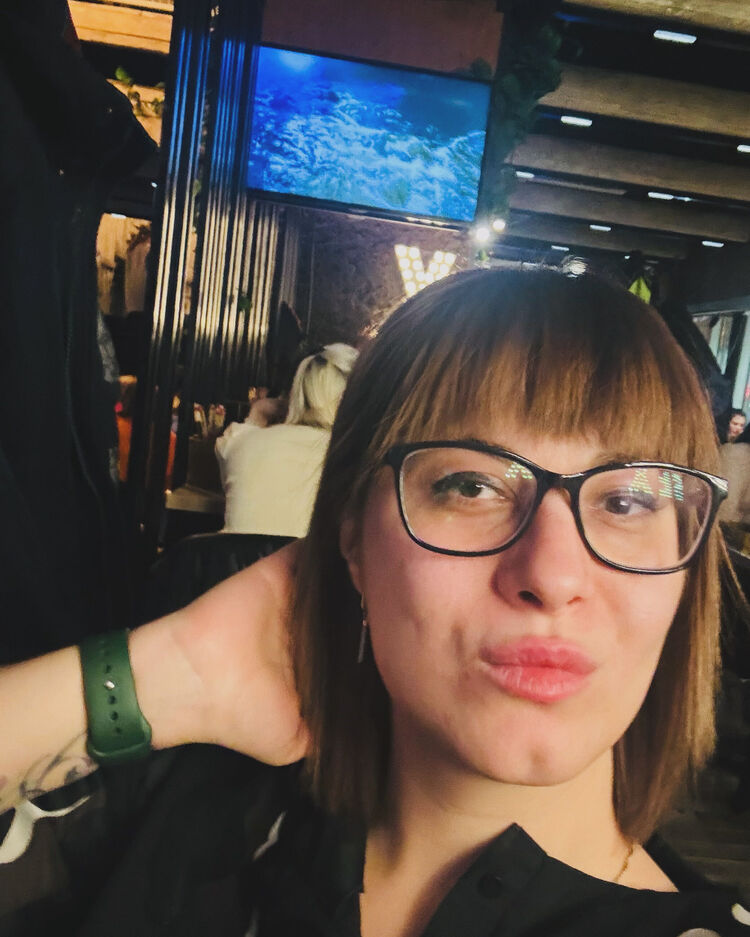  ,   Julia, 33 ,   