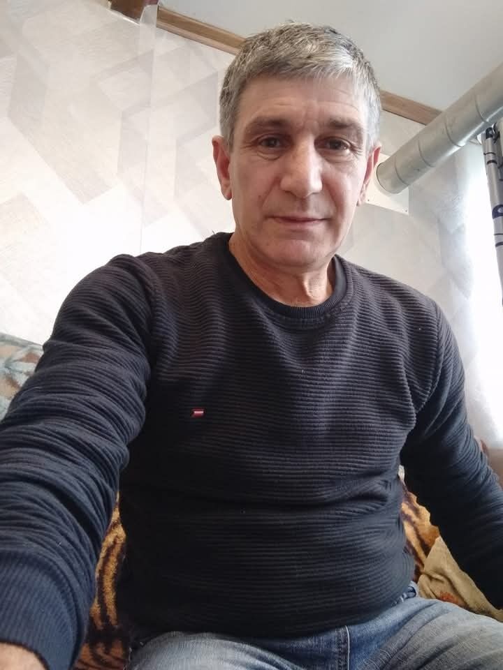  48906063  , 61 ,    