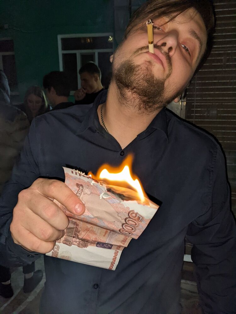  44127023  , 27 ,    