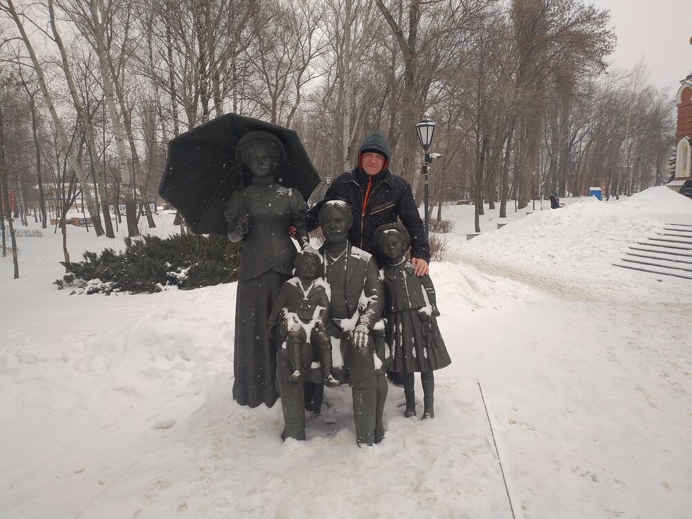  22750943  Viktor, 49 ,    
