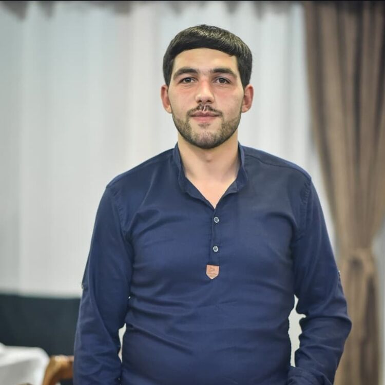  46400963  Mher, 30 ,    