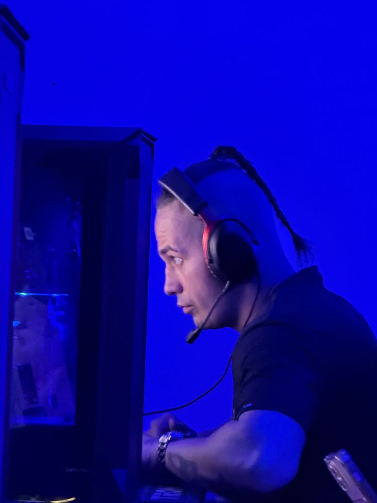  54006743  Burch, 30 ,    