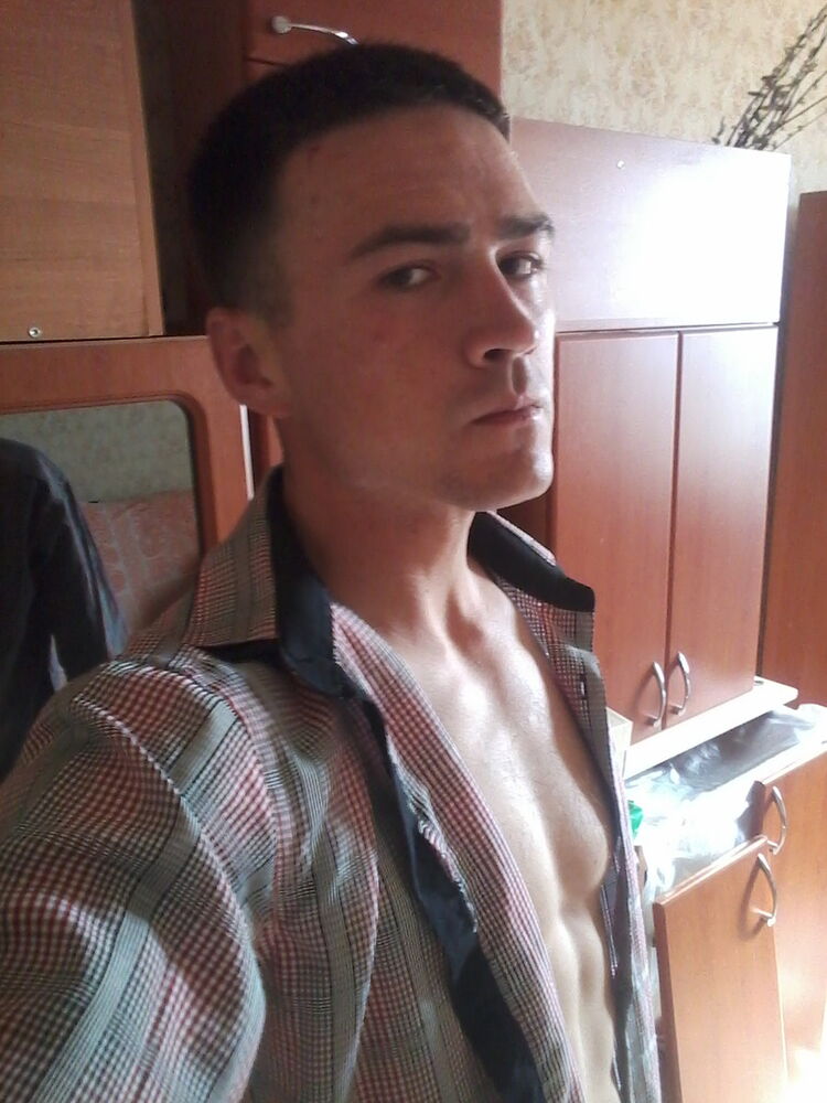  9811433  Sergei, 37 ,    