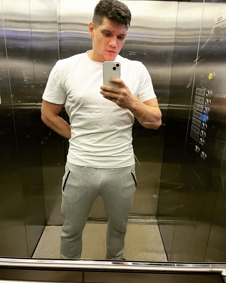  34990473  Ivan, 33 ,    
