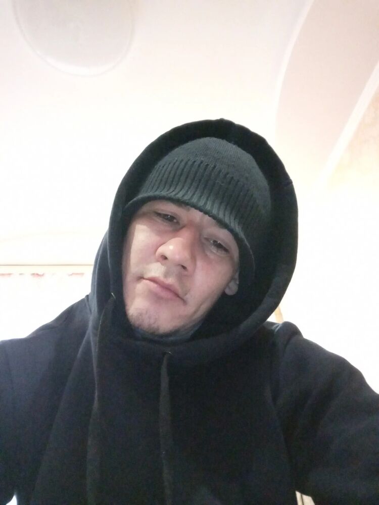  49634873  Dominik, 33 ,    --