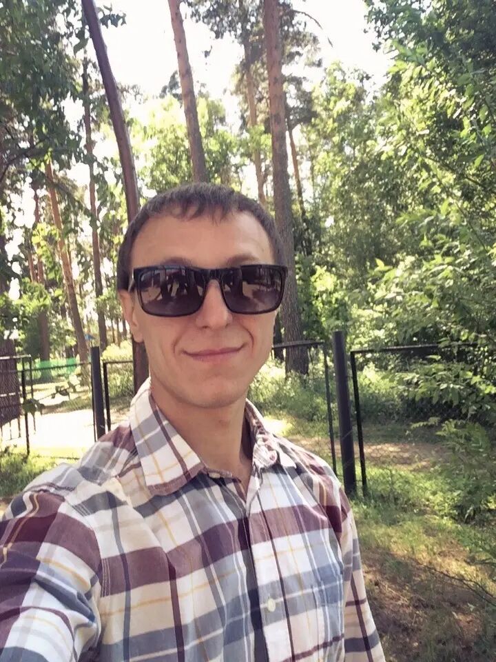  50300623  Stanislav, 34 ,    