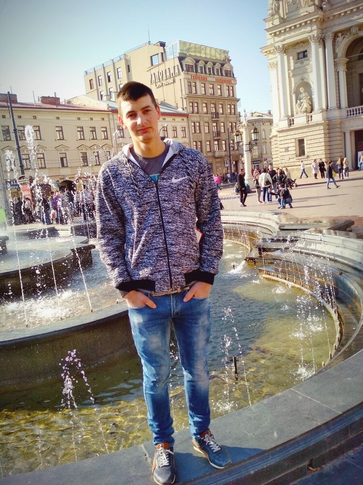  20433243  Vitalik, 28 ,    