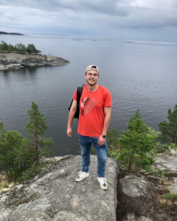  37141483  , 27 ,    -