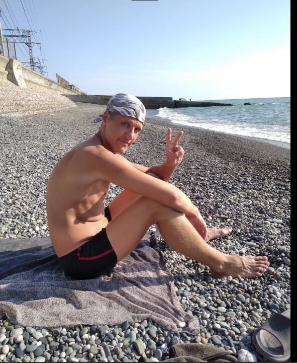  44529013  Artem, 31 ,    