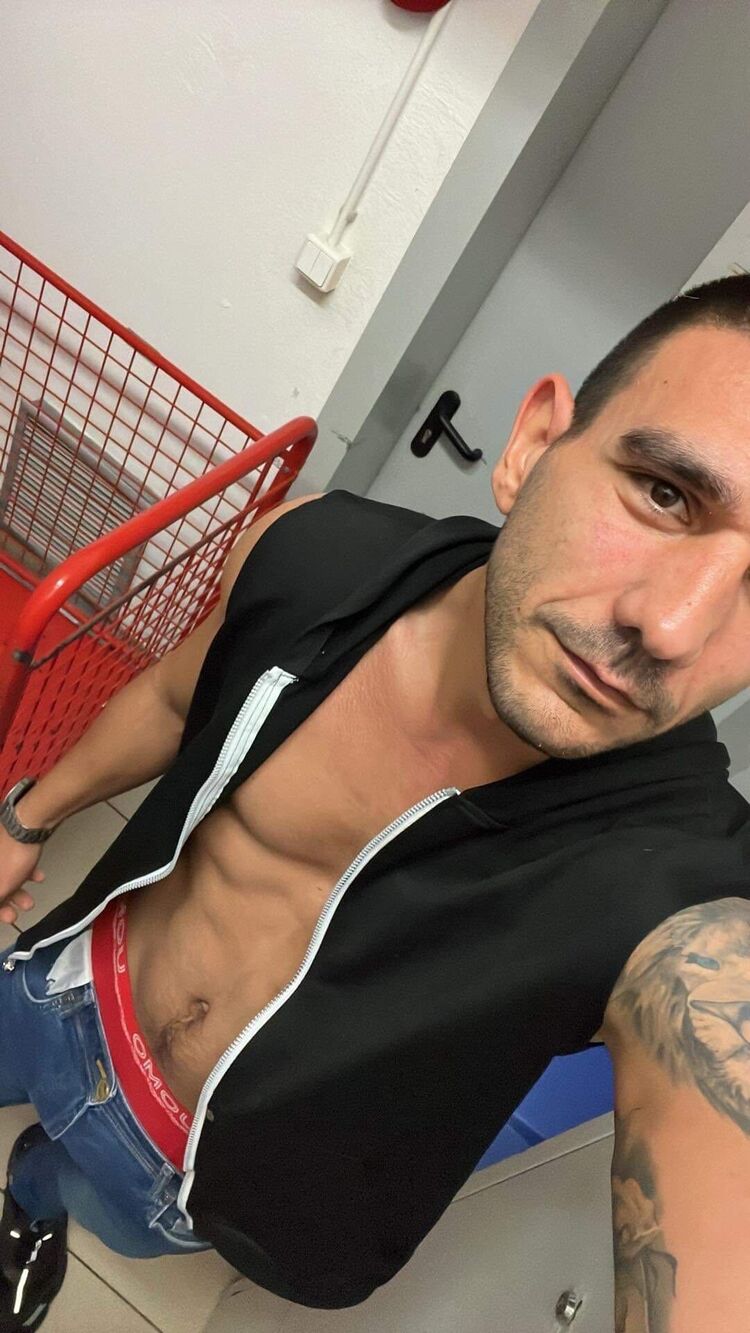  ,   Mihailov, 33 ,   ,   