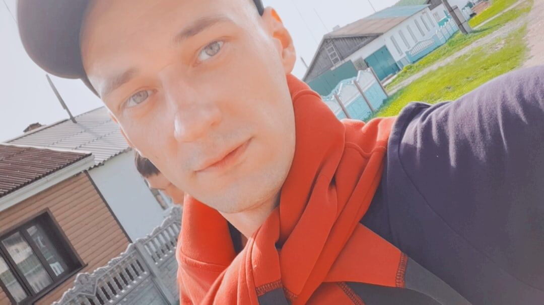  37458983  Arseniy, 39 ,    