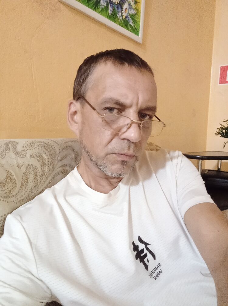  46018273  Alex, 48 ,    