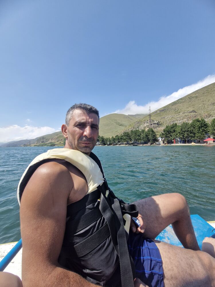  ,   Roland, 40 ,   ,   