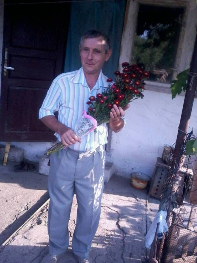  8897293  Viktor, 74 ,    