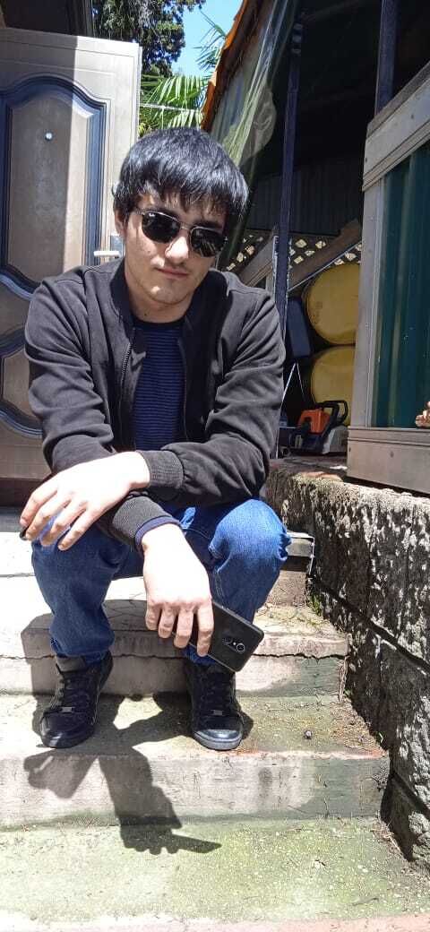  23422493  Leon, 25 ,    