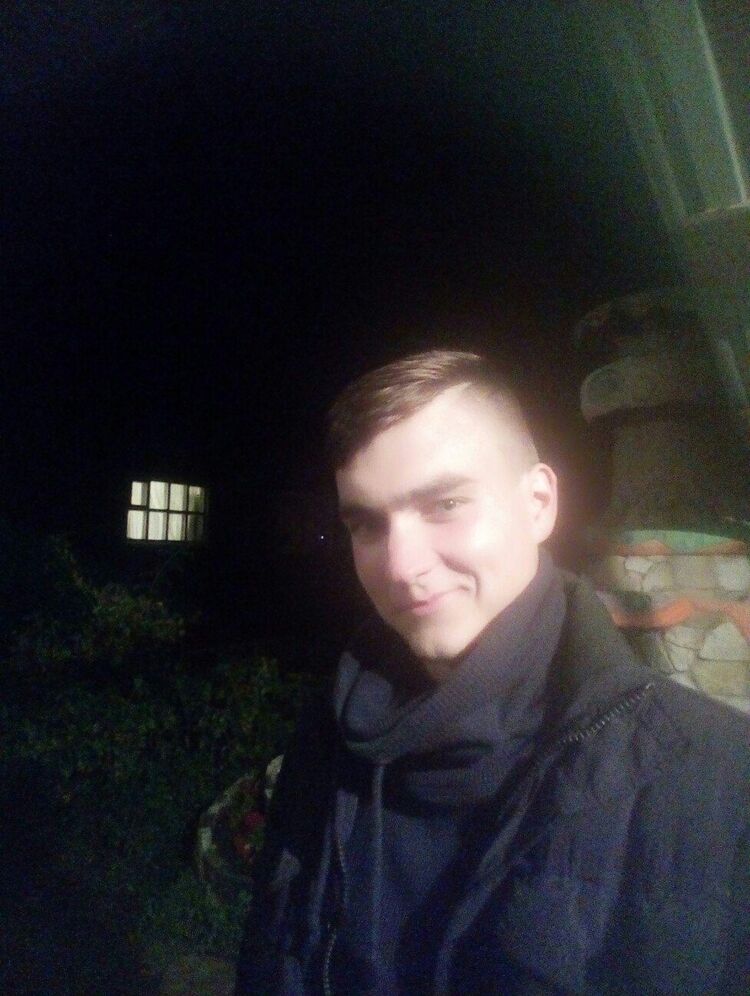  41293623  Vasil, 33 ,    Praha