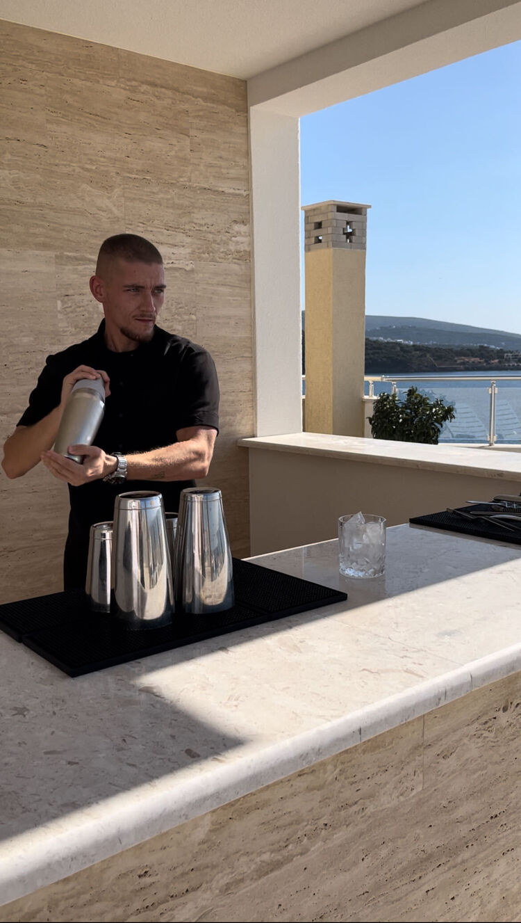  40606223  Nikita, 24 ,    