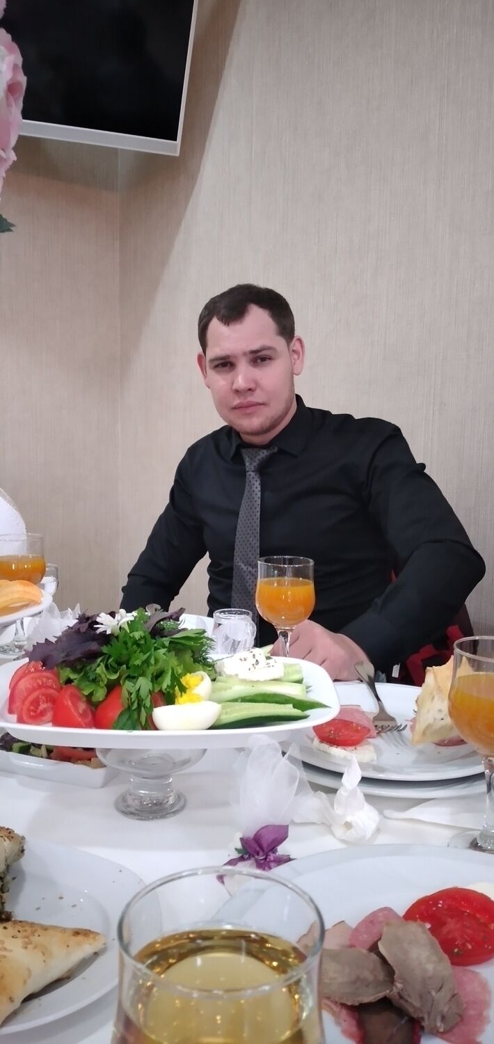  24356403  Maks, 37 ,    