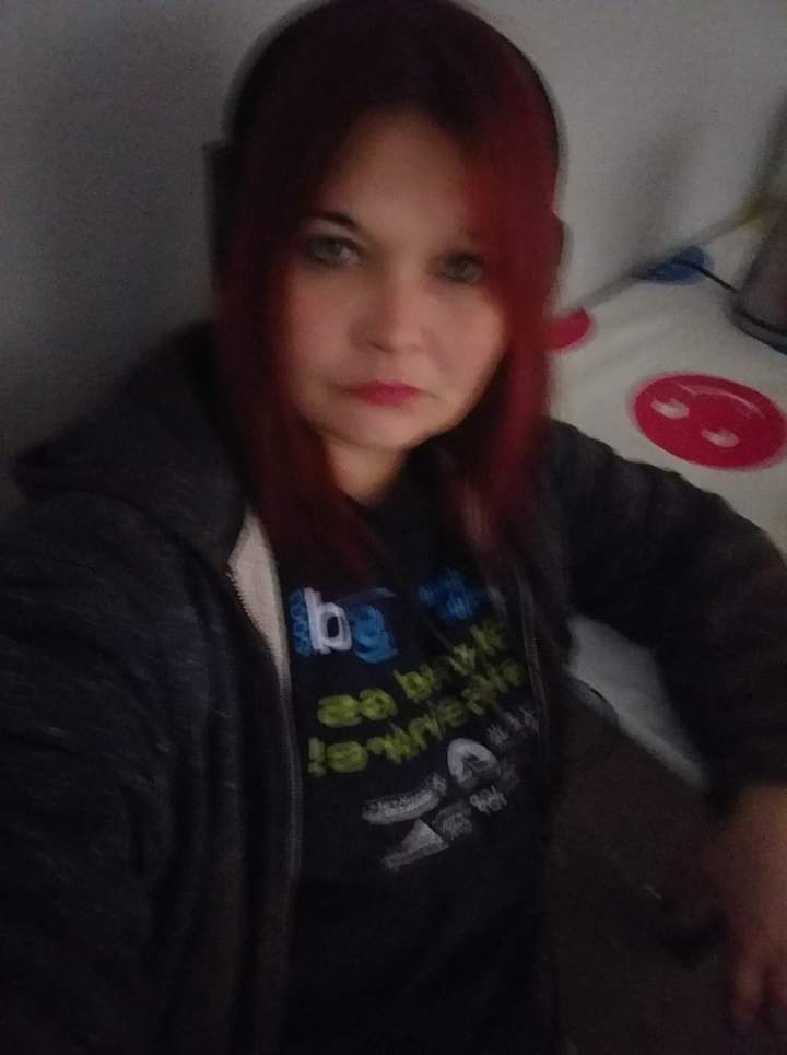  32627493  Julija, 43 ,    