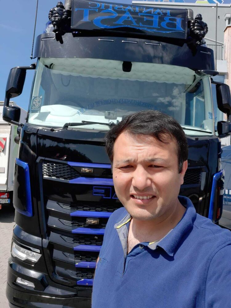  46840413  NURIK, 37 ,    