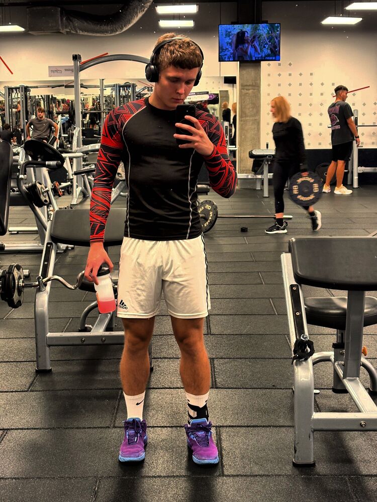  54164913  Denis, 18 ,    Bielsko-Biala