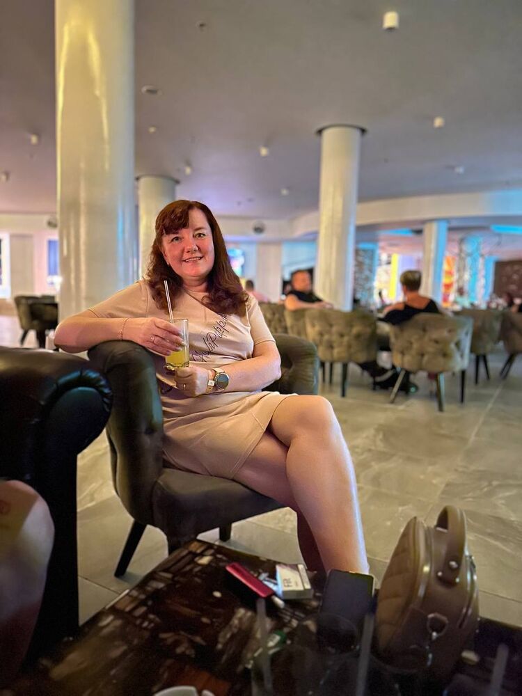  ,   Elena, 52 ,   c 