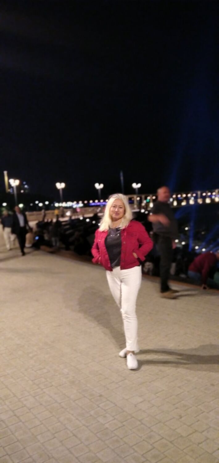  51671433  Eva, 47 ,    