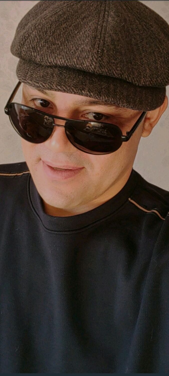  43474283   l i b e k, 38 ,    