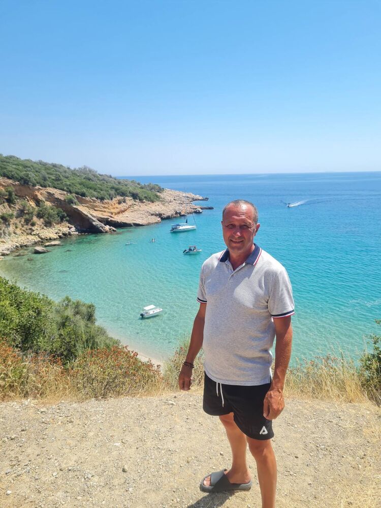  54060853  Serghei, 52 ,    