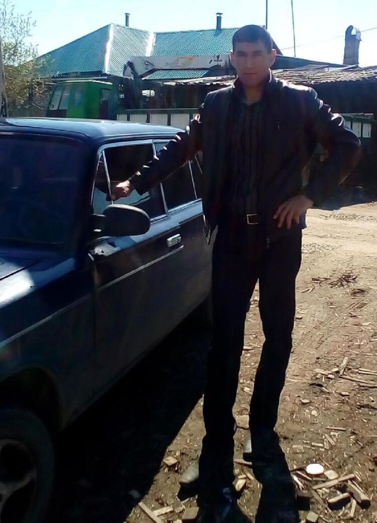  41800263  Ar Man, 42 ,    