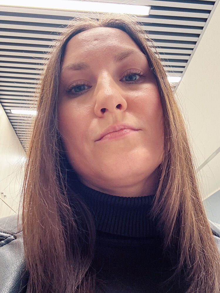  54130563  Anna, 39 ,    