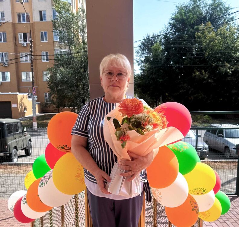  53370753  Irina, 62 ,    