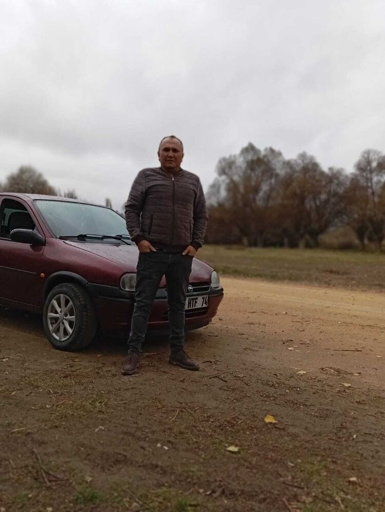  40558323  Tuncay, 40 ,    