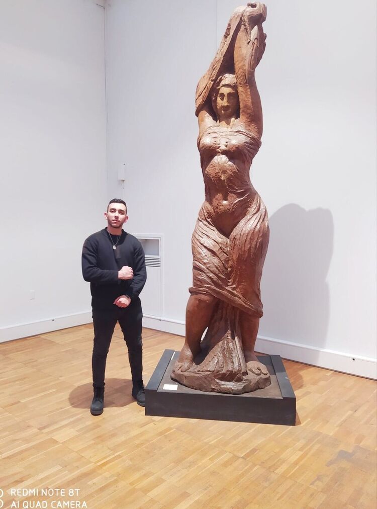  18968893  Az Az, 34 ,    