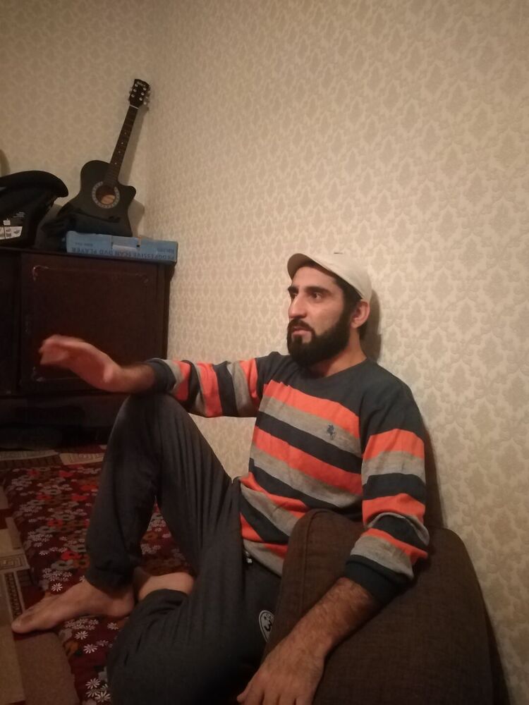  22595283  Akhmed, 40 ,    
