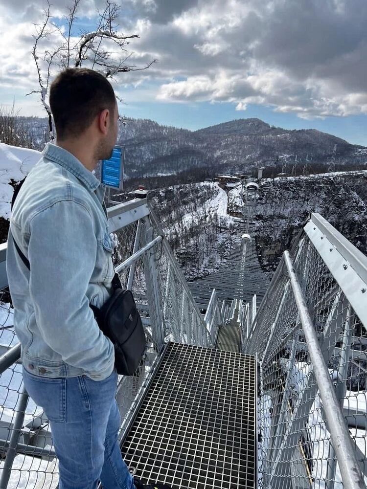  ,   Armen, 28 ,   ,   