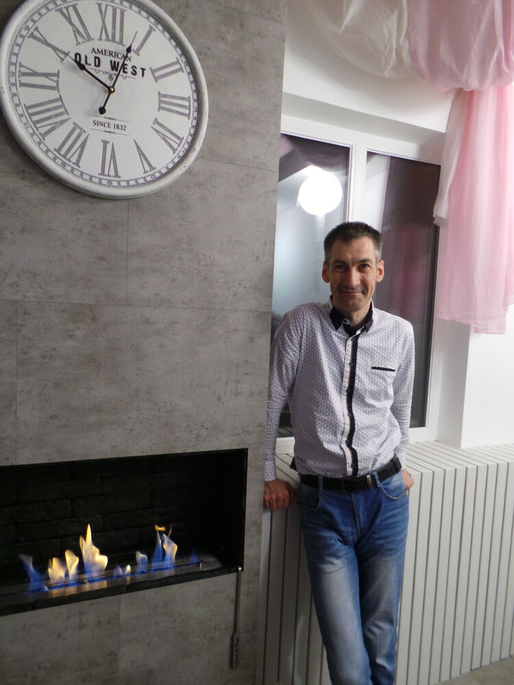  24226073  Anton, 45 ,    