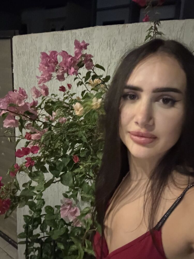  54531823  Julia, 20 ,    