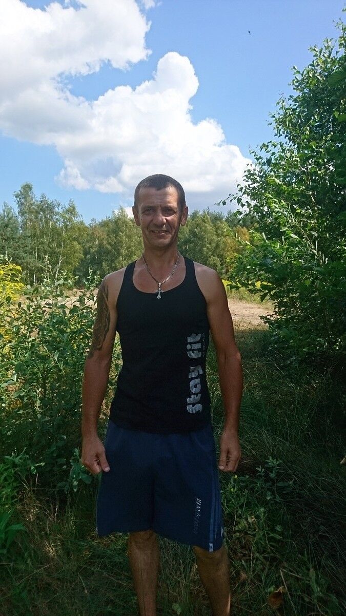  15249663  Viktor, 44 ,    
