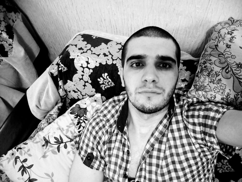  10060643  Azer, 32 ,    