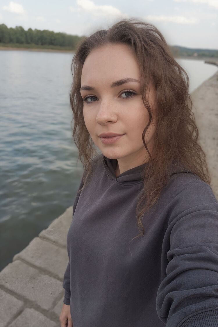  54590343  , 28 ,    London Colney