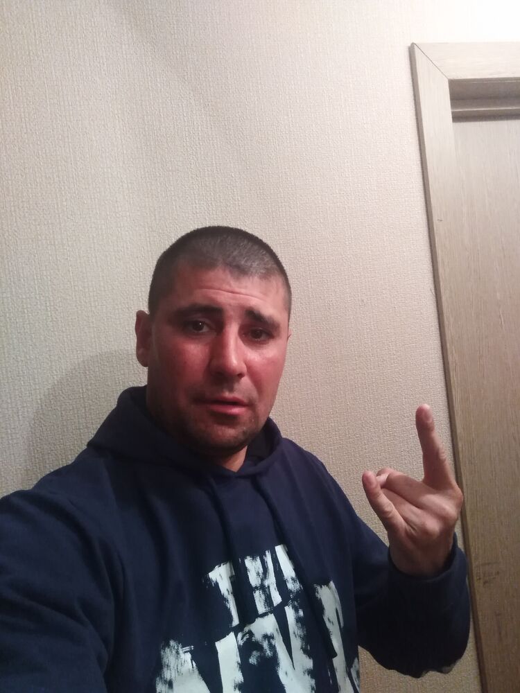  ,   Artur, 38 ,   ,   